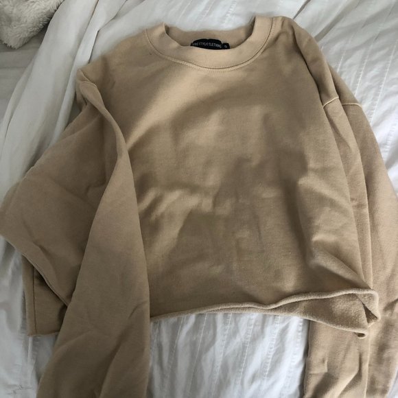 Pretty Little Thing Beige Cropped Crewneck - Picture 1 of 3
